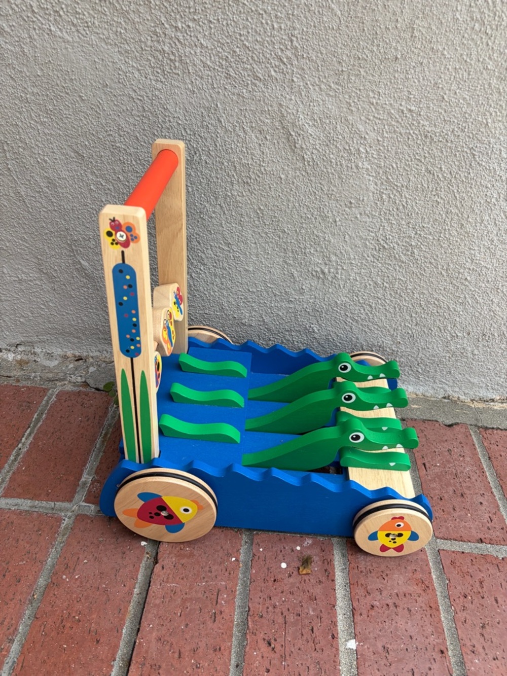 Melissa & Doug Chomp & Clack Alligator Push Toy
